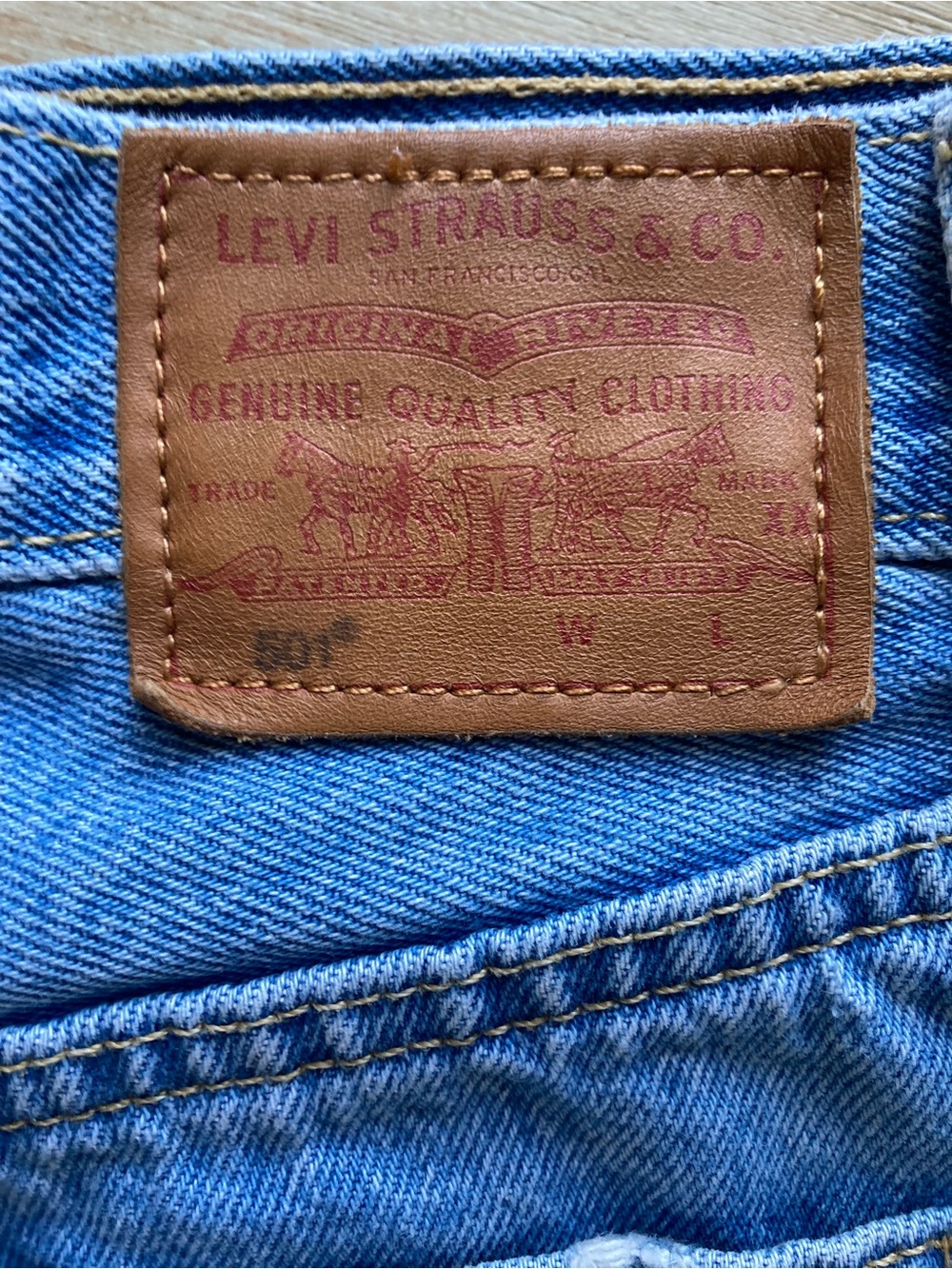 Levi’s Premium 501 Original Distressed Denim Shorts W25 Button Fly Light Wash - Picture 3 of 9